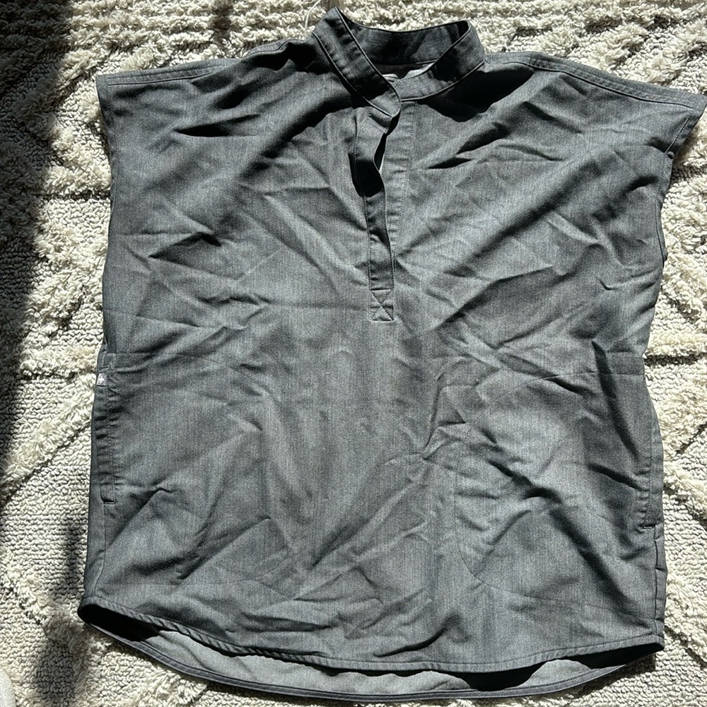 Women’s Figs Rafaela oversized scrub top size small, Graphite
